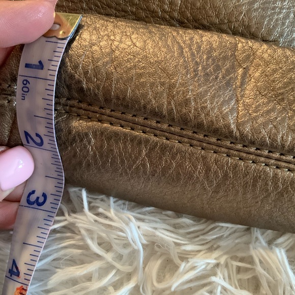 🚫SOLD🚫 Gold Michael Kors purse with chain handle. - Picture 4 of 7